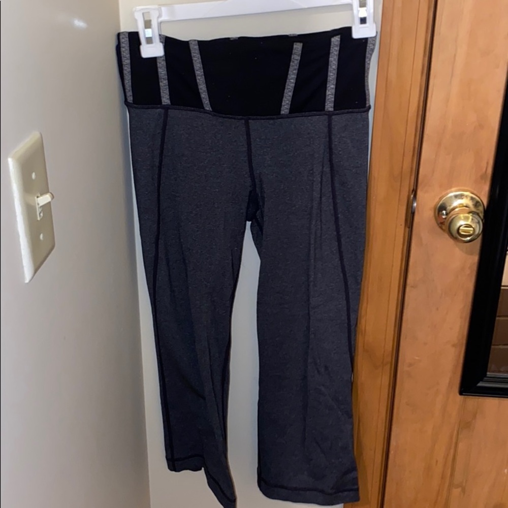 Lululemon gray and black cropped leggings
